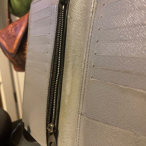 🔥Auth LOUIS 🔥VUITTON 🔥Taiga Portefeuille Brazza Long Wallet Gray🔥 - Picture 5 of 6